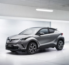 Toyota C-HR – kisméretű hibrid crossover