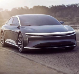 Hadat üzen a Teslának a Lucid Air