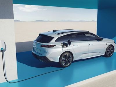 Már a Peugeot 308-asnak is van elektromos változata